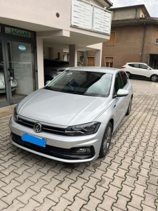 VOLKSWAGEN POLO 1.0 BENZINA ALLESTIMENTO R-LINE ANNO 2020